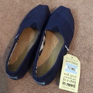 Tom's Navy blue canvas shoes